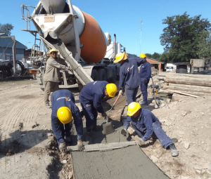 Construcción, pavimentación y mejoramiento de caminos e infraestructura urbana